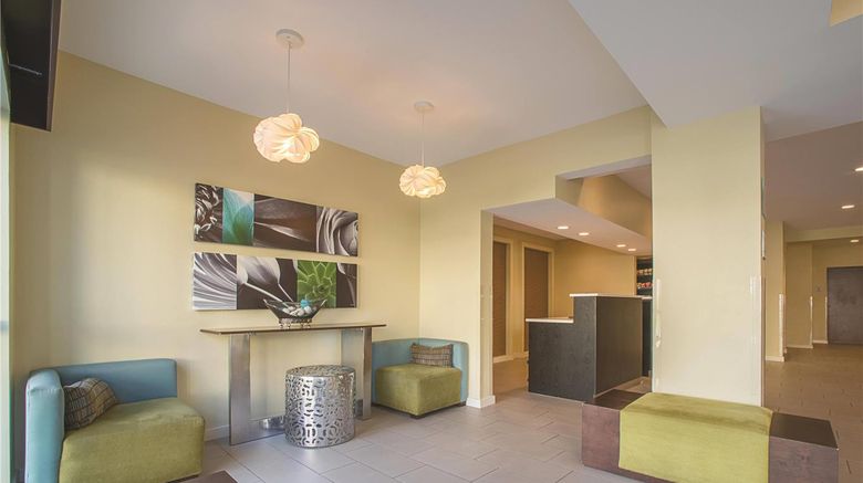 <b>La Quinta Inn & Suites Collinsville Lobby</b>. Images powered by <a href="https://iceportal.shijigroup.com/" title="IcePortal" target="_blank">IcePortal</a>.