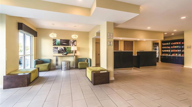 <b>La Quinta Inn & Suites Collinsville Lobby</b>. Images powered by <a href="https://iceportal.shijigroup.com/" title="IcePortal" target="_blank">IcePortal</a>.
