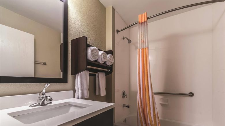 <b>La Quinta Inn & Suites Collinsville Room</b>. Images powered by <a href="https://iceportal.shijigroup.com/" title="IcePortal" target="_blank">IcePortal</a>.