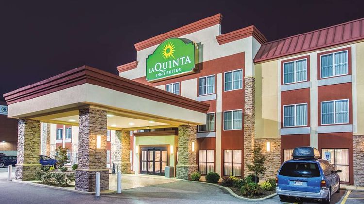 La Quinta Inn & Suites O'Fallon, IL Exterior