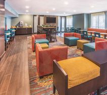 La Quinta Inn & Suites O'Fallon, IL Lobby