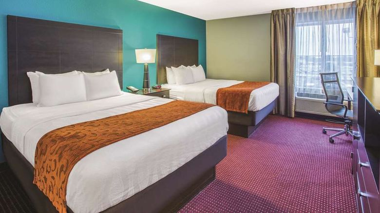<b>La Quinta Inn & Suites O'Fallon, IL Room</b>. Images powered by <a href="https://iceportal.shijigroup.com/" title="IcePortal" target="_blank">IcePortal</a>.