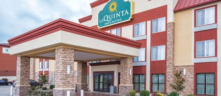 La Quinta Inn & Suites O'Fallon, IL Exterior