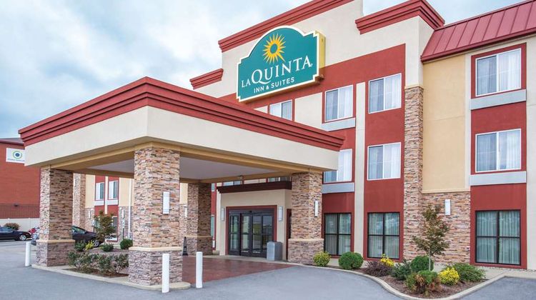 La Quinta Inn & Suites O'Fallon, IL Exterior