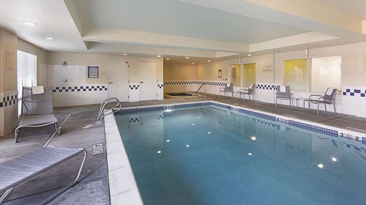 La Quinta Inn & Sts Cntr Point Medford Pool