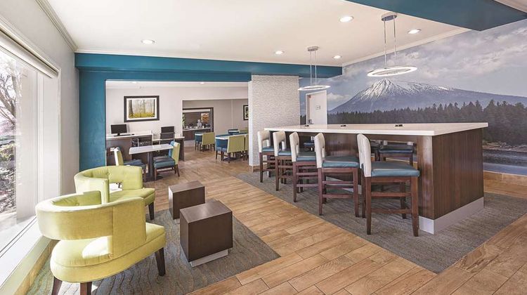 La Quinta Inn & Sts Cntr Point Medford Lobby