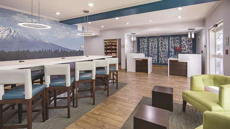 La Quinta Inn & Sts Cntr Point Medford Lobby