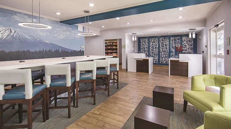 <b>La Quinta Inn & Sts Cntr Point Medford Lobby</b>. Images powered by <a href="https://iceportal.shijigroup.com/" title="IcePortal" target="_blank">IcePortal</a>.