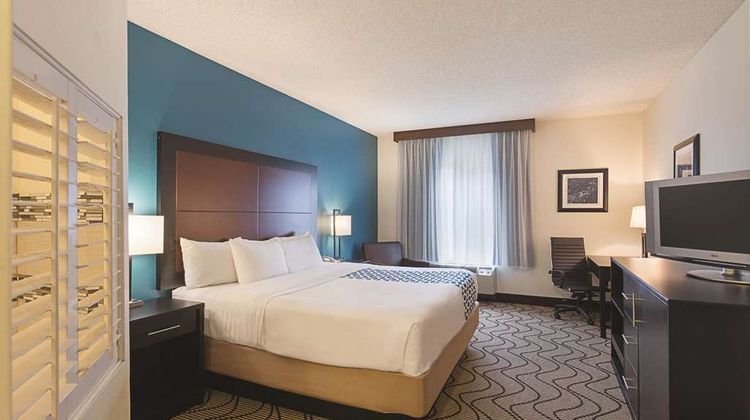 La Quinta Inn & Sts Cntr Point Medford Suite