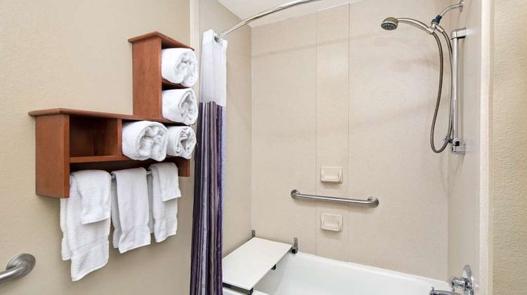 La Quinta Inn & Suites Anniston Room