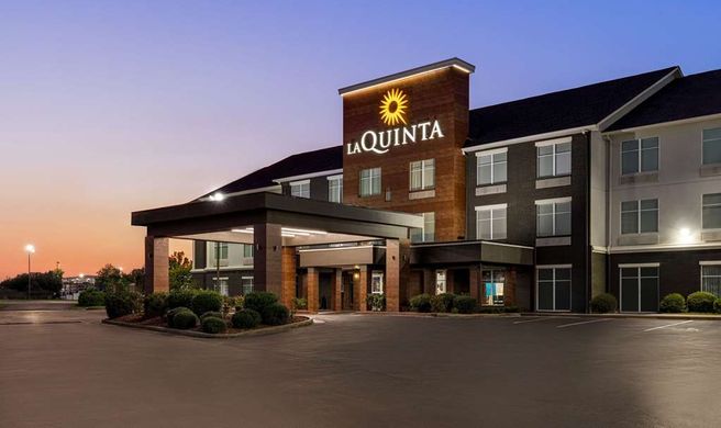 La Quinta Inn & Suites Anniston Exterior
