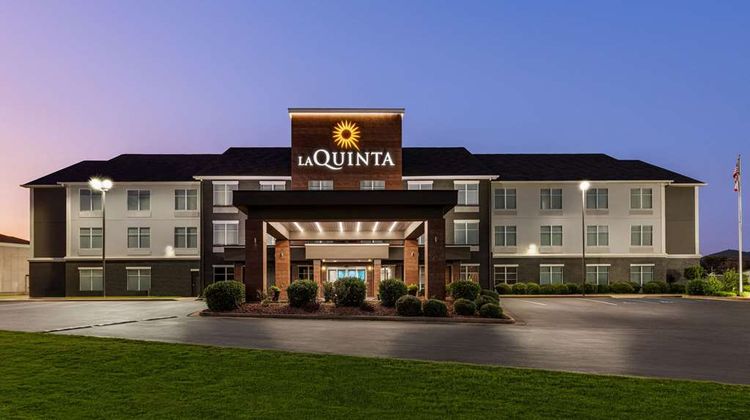 La Quinta Inn & Suites Anniston Exterior