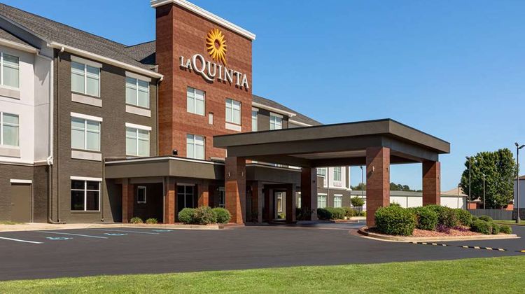 La Quinta Inn & Suites Anniston Exterior