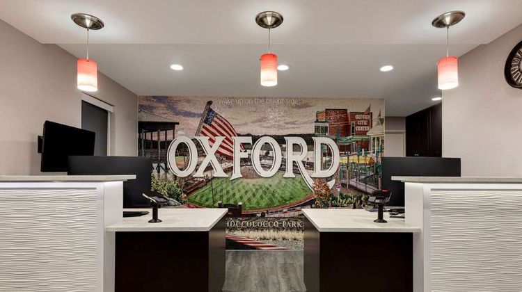 La Quinta Inn & Suites Anniston Lobby