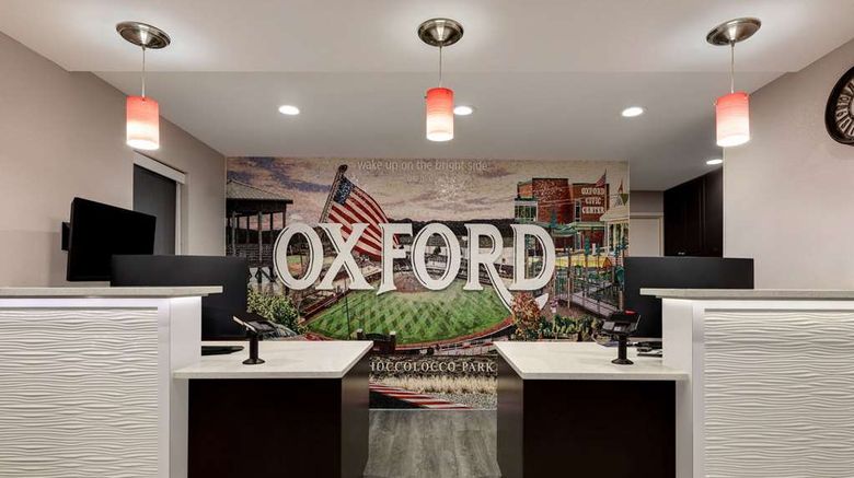 <b>La Quinta Inn & Suites Anniston Lobby</b>. Images powered by <a href="https://iceportal.shijigroup.com/" title="IcePortal" target="_blank">IcePortal</a>.