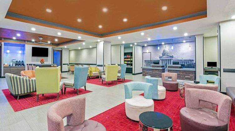 La Quinta Inn & Suites Guthrie Lobby