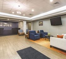 La Quinta Inn & Suites Glendive Lobby