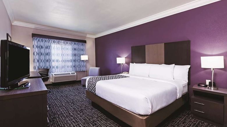 <b>La Quinta Inn & Suites N Padre Isl Room</b>. Images powered by <a href="https://iceportal.shijigroup.com/" title="IcePortal" target="_blank">IcePortal</a>.
