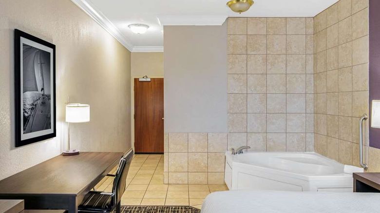 <b>La Quinta Inn & Suites N Padre Isl Suite</b>. Images powered by <a href="https://iceportal.shijigroup.com/" title="IcePortal" target="_blank">IcePortal</a>.