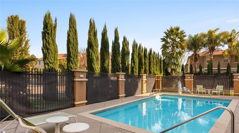 <b>La Quinta Inn & Suites Napa Valley Pool</b>. Images powered by <a href="https://iceportal.shijigroup.com/" title="IcePortal" target="_blank">IcePortal</a>.