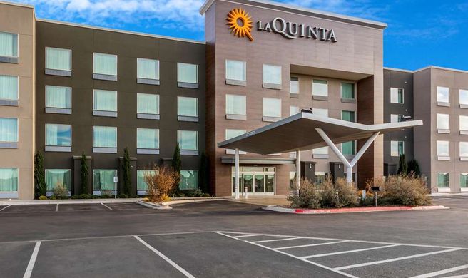 La Quinta Inn & Sts North Sienna Tower Exterior