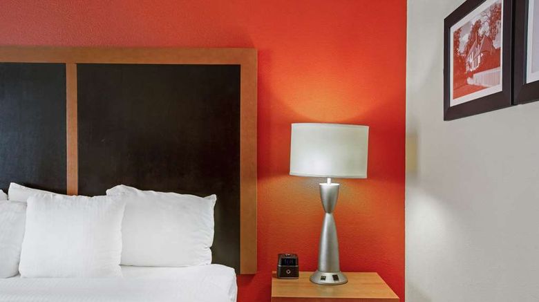<b>La Quinta Inn & Suites Historic Area Room</b>. Images powered by <a href="https://iceportal.shijigroup.com/" title="IcePortal" target="_blank">IcePortal</a>.