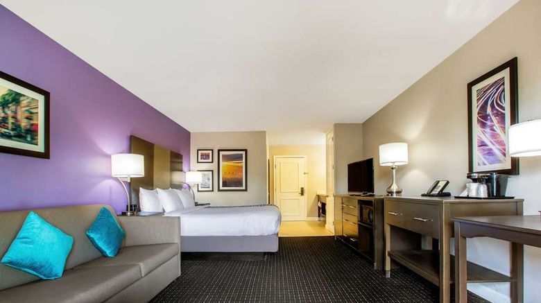 <b>La Quinta Inn & Suites Pomona Suite</b>. Images powered by <a href="https://iceportal.shijigroup.com/" title="IcePortal" target="_blank">IcePortal</a>.