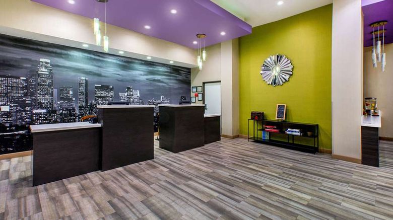 <b>La Quinta Inn & Suites Pomona Lobby</b>. Images powered by <a href="https://iceportal.shijigroup.com/" title="IcePortal" target="_blank">IcePortal</a>.