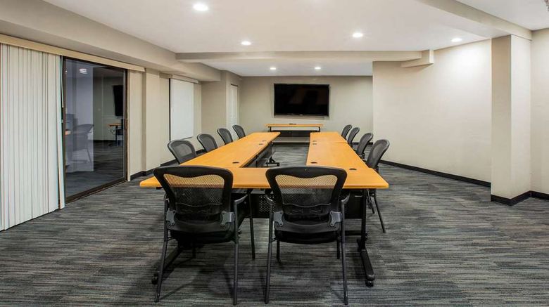 <b>La Quinta Inn & Suites Pomona Meeting</b>. Images powered by <a href="https://iceportal.shijigroup.com/" title="IcePortal" target="_blank">IcePortal</a>.