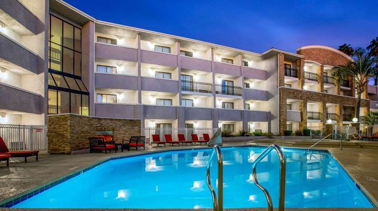 <b>La Quinta Inn & Suites Pomona Pool</b>. Images powered by <a href="https://iceportal.shijigroup.com/" title="IcePortal" target="_blank">IcePortal</a>.