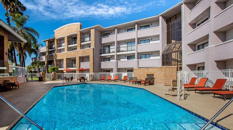 <b>La Quinta Inn & Suites Pomona Pool</b>. Images powered by <a href="https://iceportal.shijigroup.com/" title="IcePortal" target="_blank">IcePortal</a>.