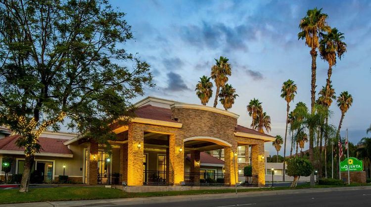 La Quinta Inn & Suites Pomona Exterior