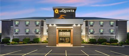 La Quinta Inn & Suites Batavia Exterior