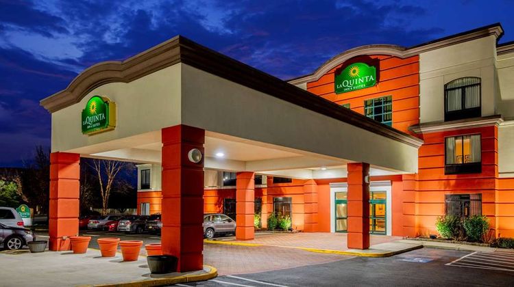 La Quinta Inn & Suites Mt. Laurel Exterior