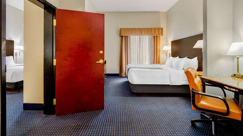 <b>La Quinta Inn & Suites Mt. Laurel Suite</b>. Images powered by <a href="https://iceportal.shijigroup.com/" title="IcePortal" target="_blank">IcePortal</a>.