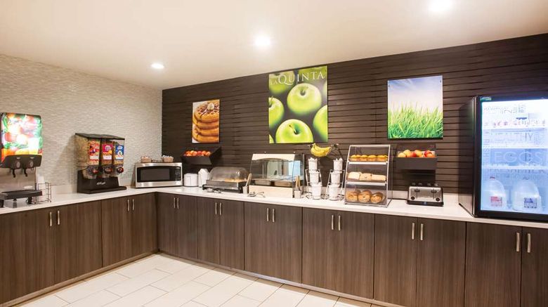 <b>La Quinta Inn & Suites Pontoon Beach Restaurant</b>. Images powered by <a href="https://iceportal.shijigroup.com/" title="IcePortal" target="_blank">IcePortal</a>.