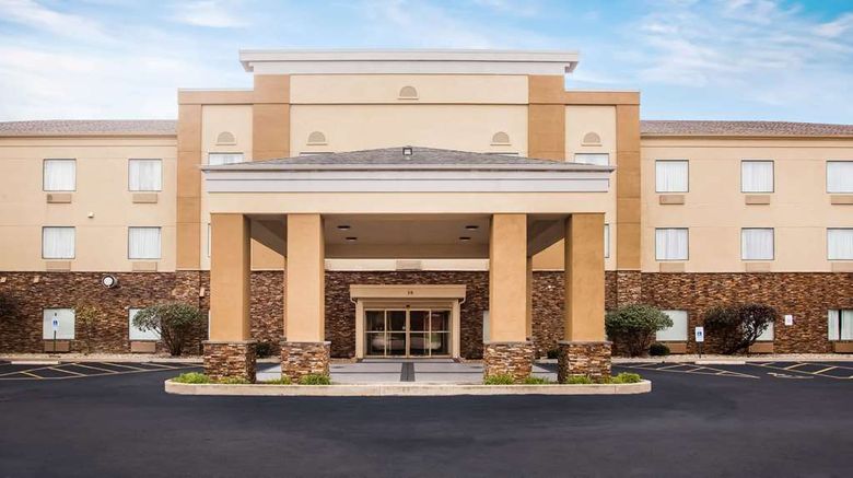 <b>La Quinta Inn & Suites Pontoon Beach Exterior</b>. Images powered by <a href="https://iceportal.shijigroup.com/" title="IcePortal" target="_blank">IcePortal</a>.