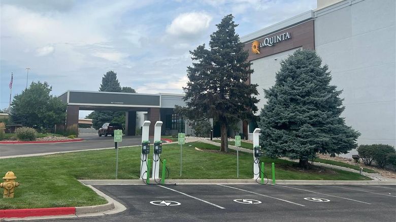 <b>La Quinta Inn & Suites Englewood Tech Ct Exterior</b>. Images powered by <a href="https://iceportal.shijigroup.com/" title="IcePortal" target="_blank">IcePortal</a>.