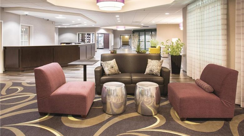 <b>La Quinta Inn & Suites Englewood Tech Ct Lobby</b>. Images powered by <a href="https://iceportal.shijigroup.com/" title="IcePortal" target="_blank">IcePortal</a>.