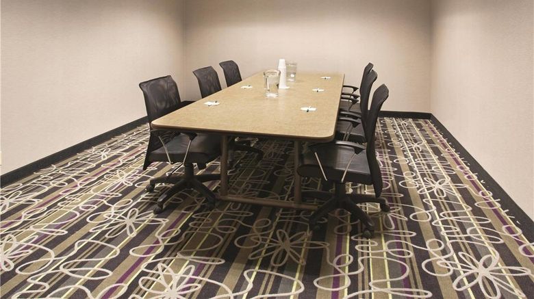 <b>La Quinta Inn & Suites Englewood Tech Ct Meeting</b>. Images powered by <a href="https://iceportal.shijigroup.com/" title="IcePortal" target="_blank">IcePortal</a>.
