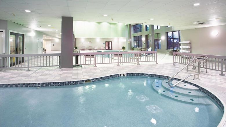 <b>La Quinta Inn & Suites Englewood Tech Ct Pool</b>. Images powered by <a href="https://iceportal.shijigroup.com/" title="IcePortal" target="_blank">IcePortal</a>.
