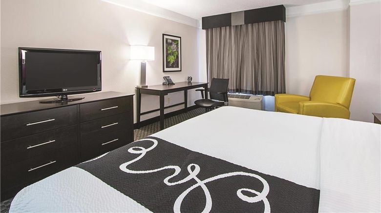 <b>La Quinta Inn & Suites Englewood Tech Ct Room</b>. Images powered by <a href="https://iceportal.shijigroup.com/" title="IcePortal" target="_blank">IcePortal</a>.