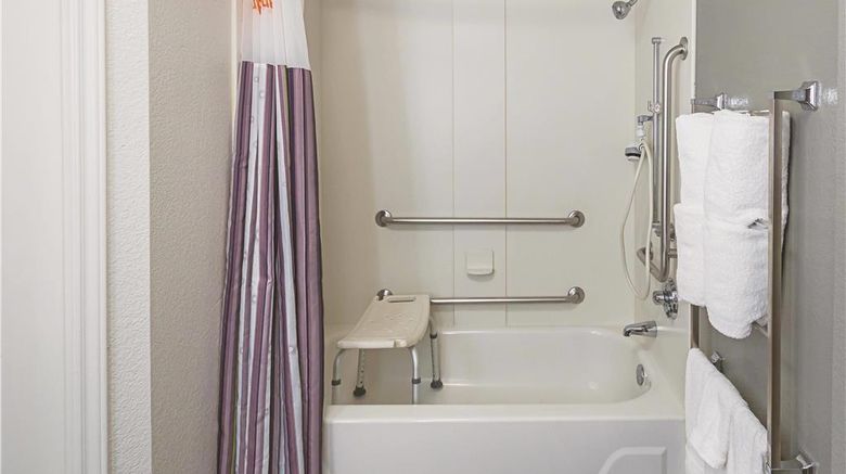 <b>La Quinta Inn & Suites Englewood Tech Ct Room</b>. Images powered by <a href="https://iceportal.shijigroup.com/" title="IcePortal" target="_blank">IcePortal</a>.