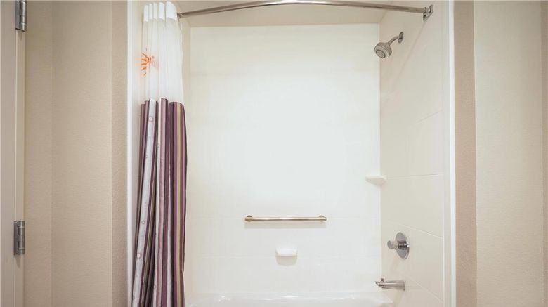<b>La Quinta Inn & Suites Englewood Tech Ct Suite</b>. Images powered by <a href="https://iceportal.shijigroup.com/" title="IcePortal" target="_blank">IcePortal</a>.
