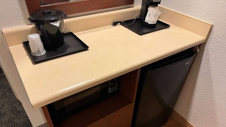 <b>La Quinta Inn/Stes Bannockburn-Deerfield Room</b>. Images powered by <a href="https://iceportal.shijigroup.com/" title="IcePortal" target="_blank">IcePortal</a>.