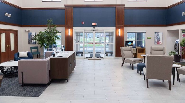<b>La Quinta Inn/Stes Bannockburn-Deerfield Lobby</b>. Images powered by <a href="https://iceportal.shijigroup.com/" title="IcePortal" target="_blank">IcePortal</a>.