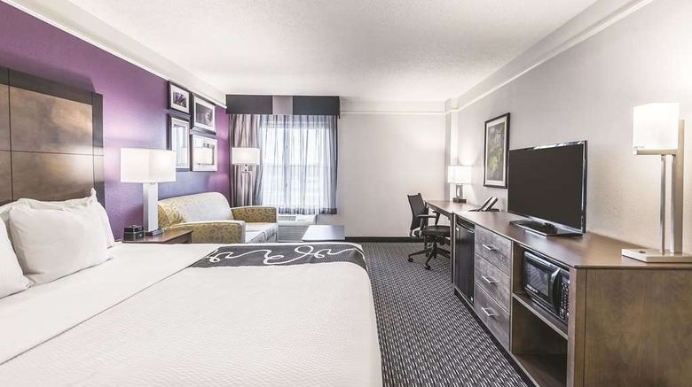<b>La Quinta Inn & Suites Sharonville Room</b>. Images powered by <a href="https://iceportal.shijigroup.com/" title="IcePortal" target="_blank">IcePortal</a>.