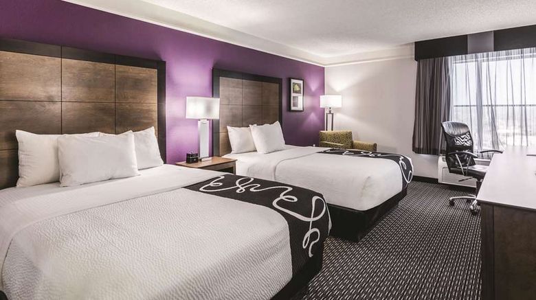 <b>La Quinta Inn & Suites Sharonville Room</b>. Images powered by <a href="https://iceportal.shijigroup.com/" title="IcePortal" target="_blank">IcePortal</a>.