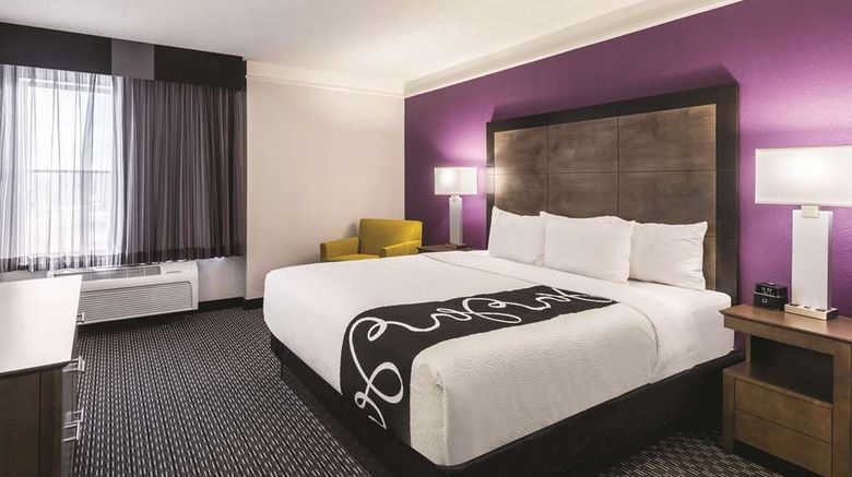 <b>La Quinta Inn & Suites Sharonville Suite</b>. Images powered by <a href="https://iceportal.shijigroup.com/" title="IcePortal" target="_blank">IcePortal</a>.