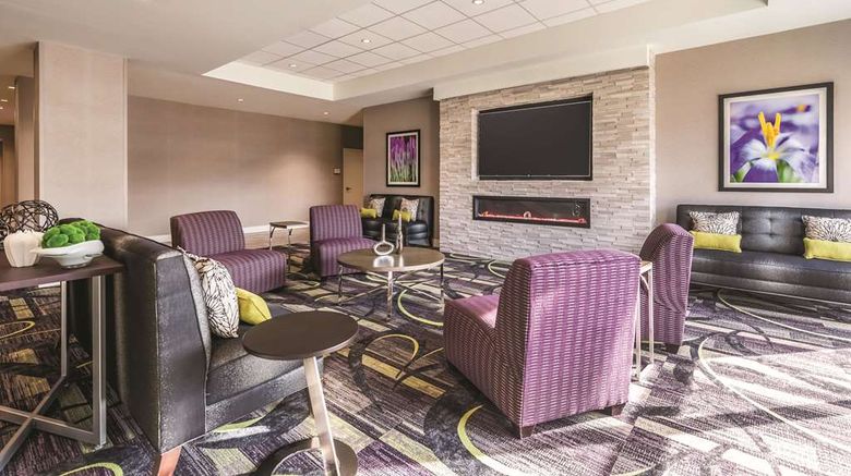 <b>La Quinta Inn & Suites Sharonville Lobby</b>. Images powered by <a href="https://iceportal.shijigroup.com/" title="IcePortal" target="_blank">IcePortal</a>.